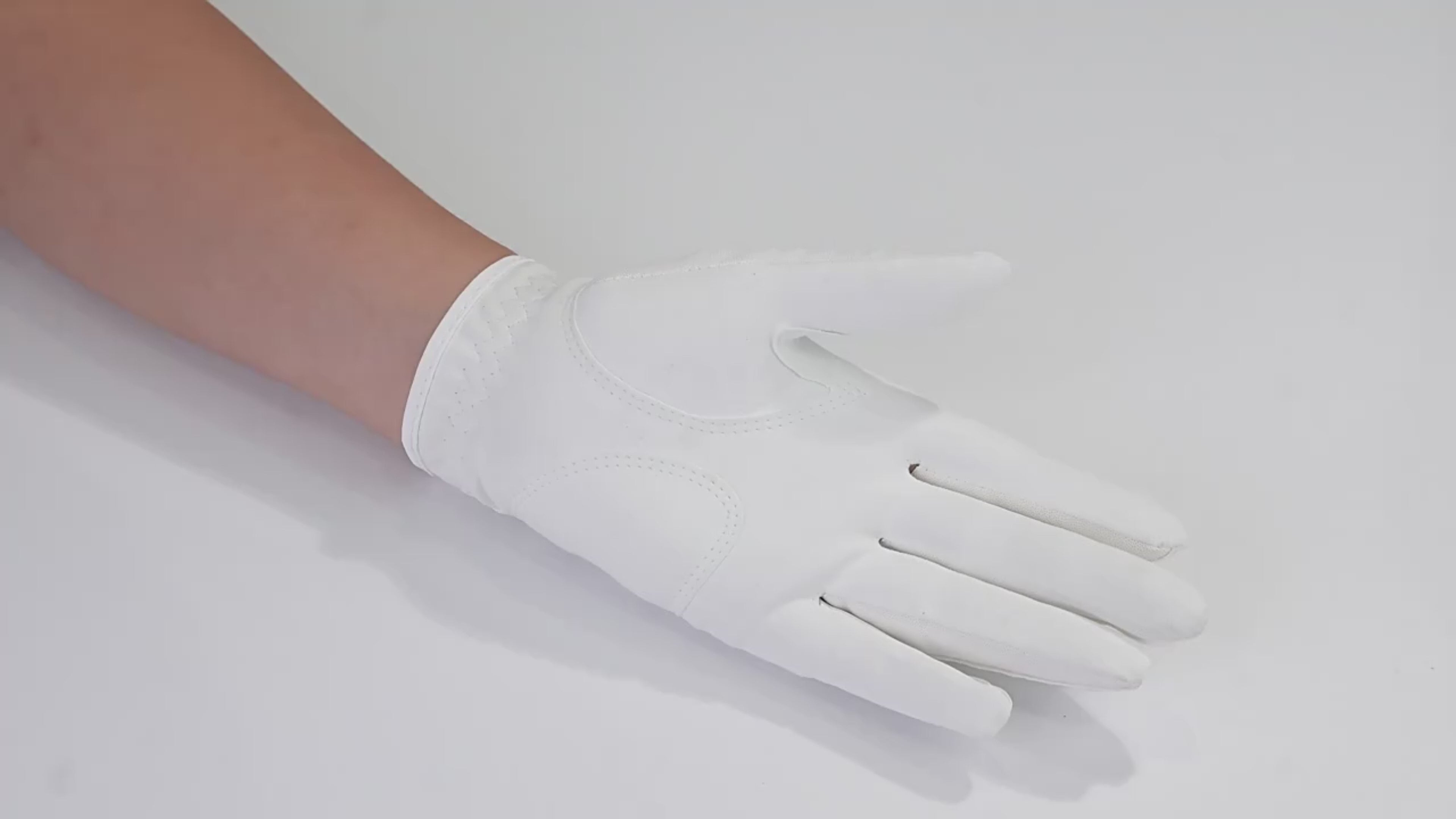 Professional Golf Gloves – Customizable & Breathable